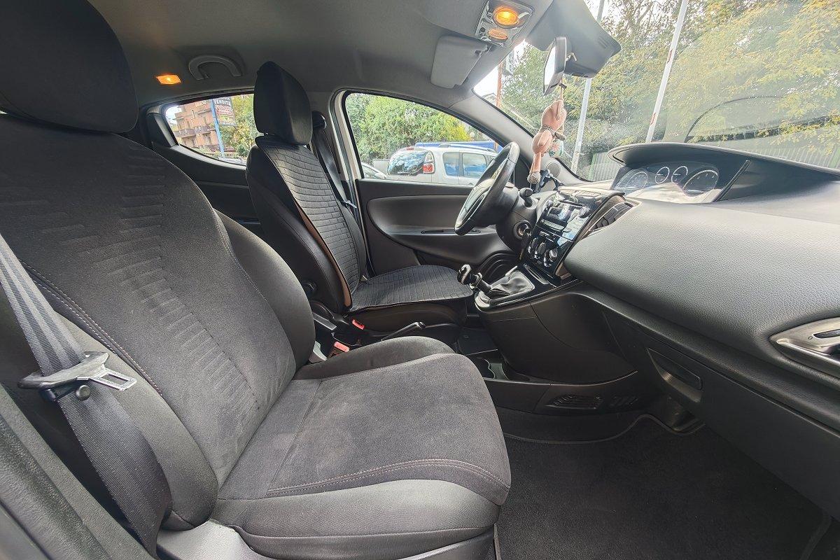 LANCIA Ypsilon 1.2 69 CV 5 porte Gold