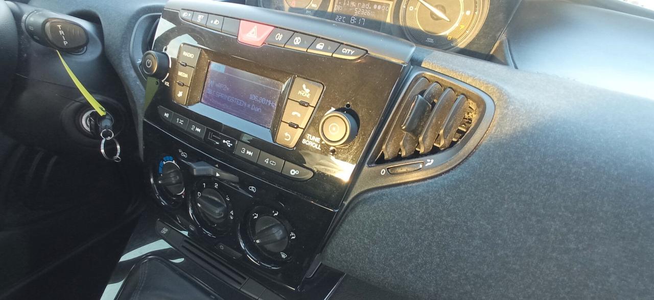 Lancia Ypsilon 1.0 Hybrid