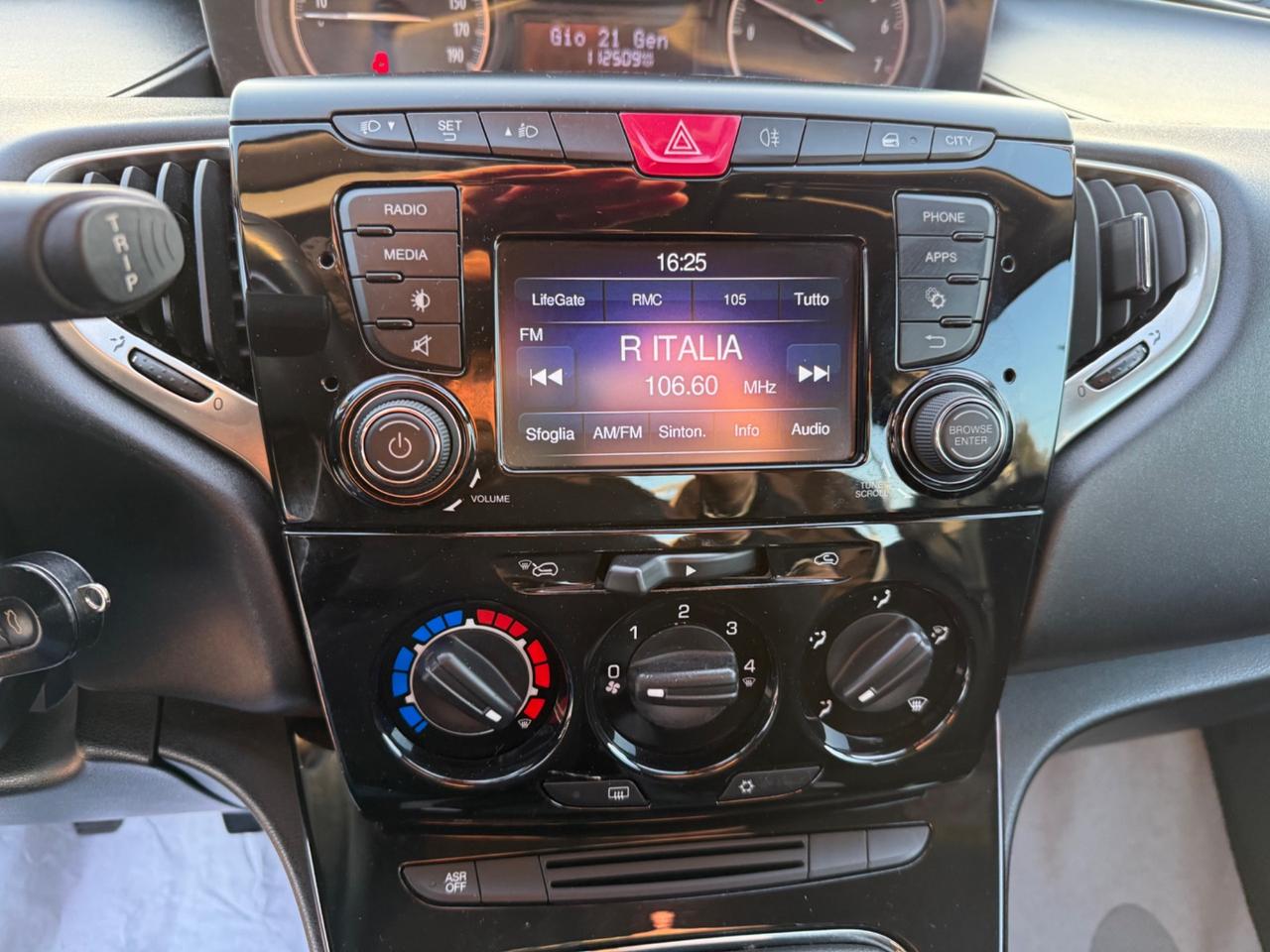 Lancia Ypsilon 1.2 69 CV 5 porte Gold