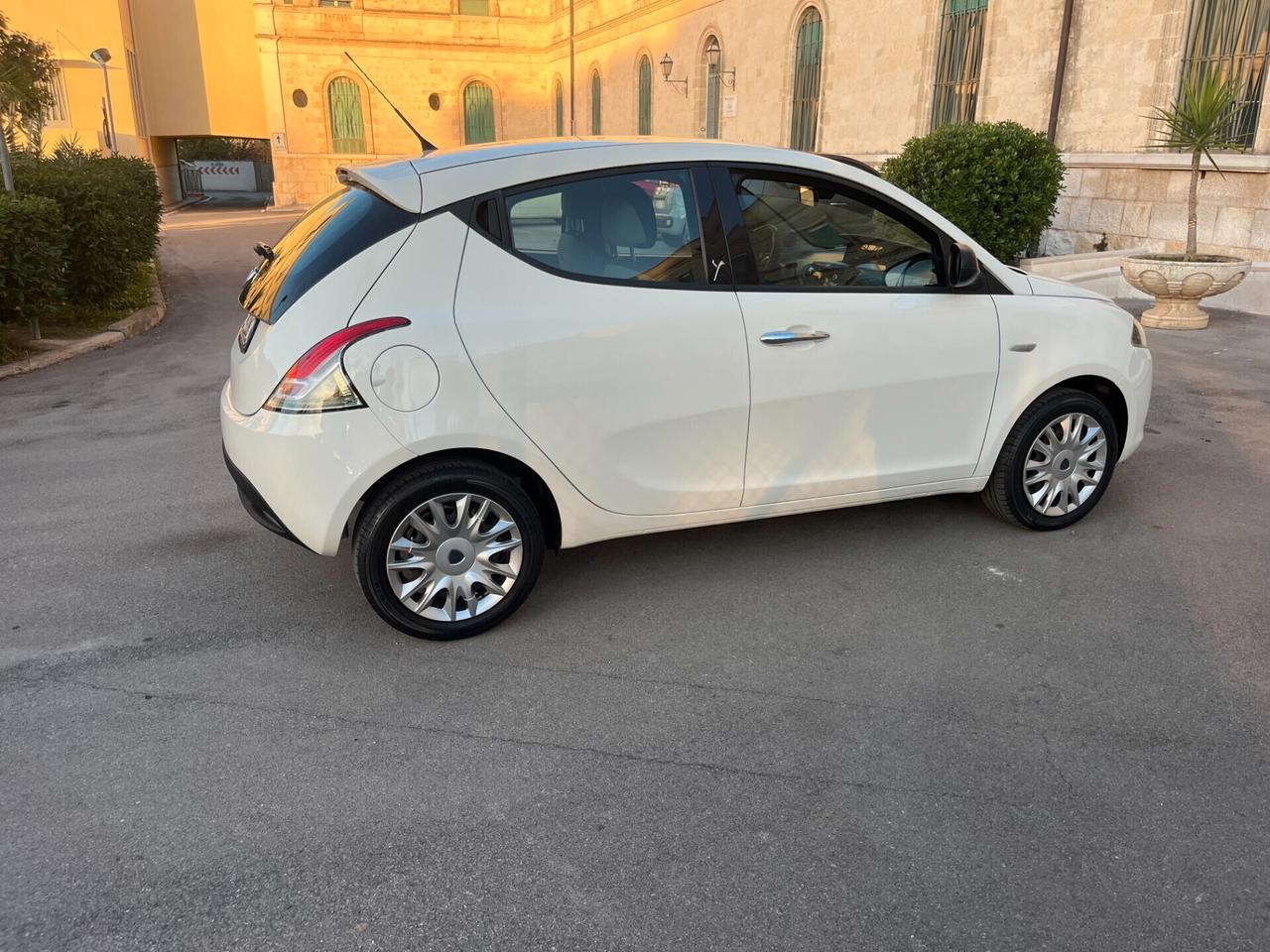 Lancia Ypsilon 1.2 69 CV 5p. Silver UsatoSicuro