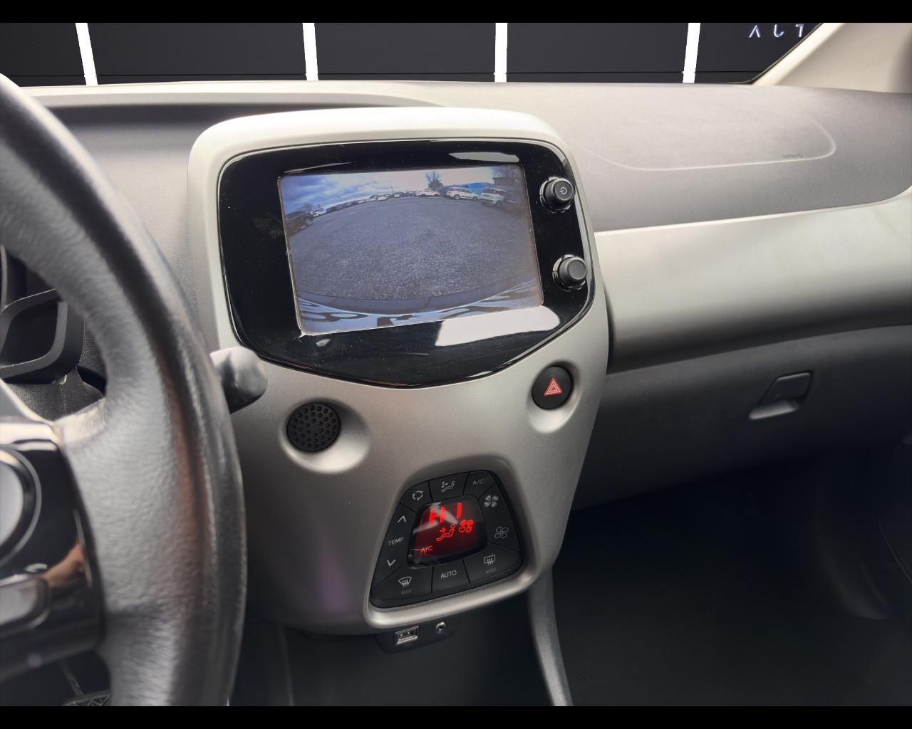 TOYOTA Aygo 1.0 VVT-i 69 CV 5 porte x-play MMT