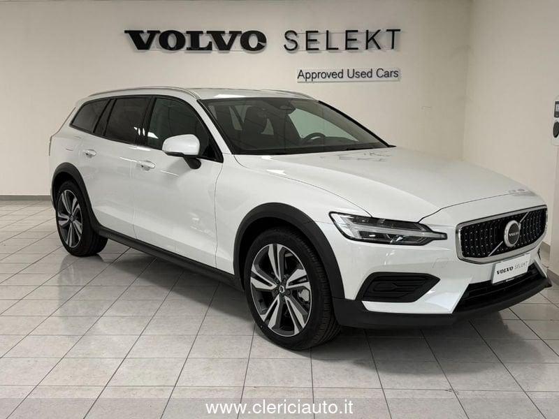 Volvo V60 Cross Country B5 AWD automatico Plus