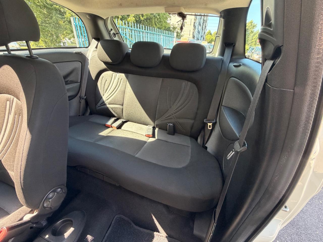 Lancia Ypsilon 1.2 69 CV Unyca 2012