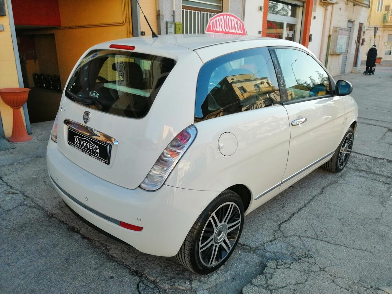 Lancia Ypsilon 1.3 MJT 75 CV Elle