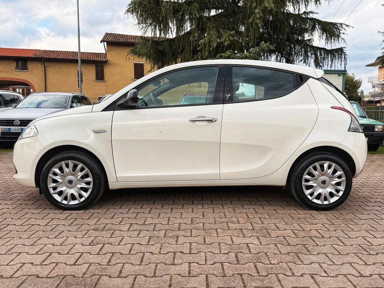 Lancia Ypsilon 1.2 69 CV 5 porte S&S OK NEOPATENTATI