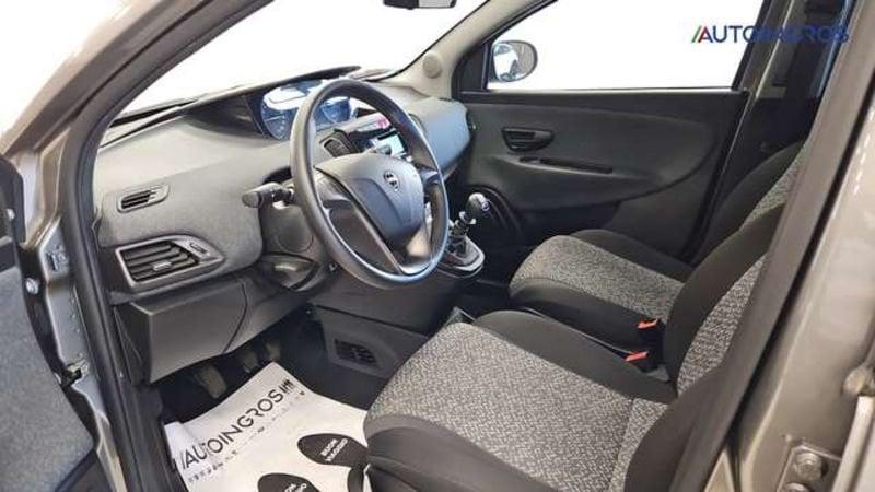 Lancia Ypsilon 1.0 FireFly Hybrid Silver