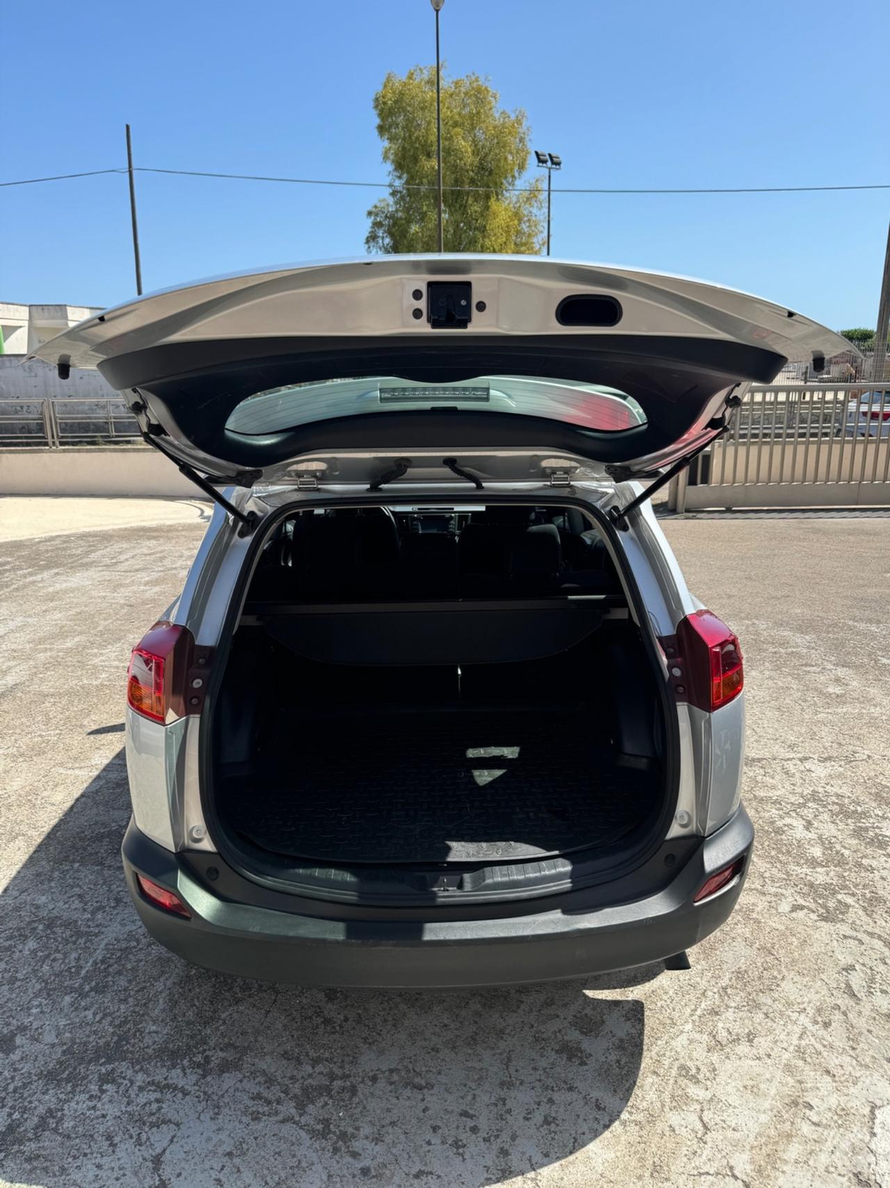 Toyota RAV 4 RAV4 2.0 D-4D 4WD Style White Ed.