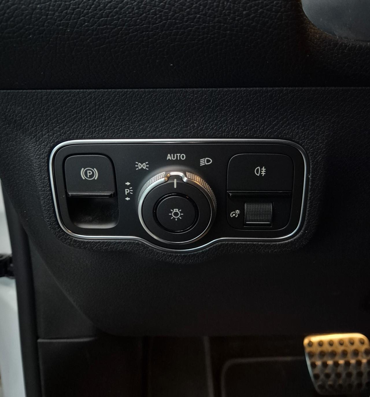 Mercedes-Benz GLB 180 D Premium 2.0 OK NEOPATENTATI