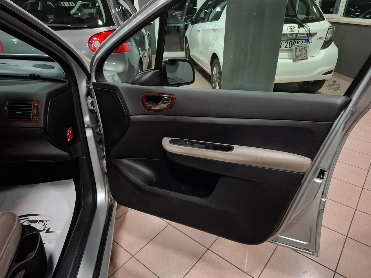 Peugeot 307 1.6 HDI 90cv Neopatentati