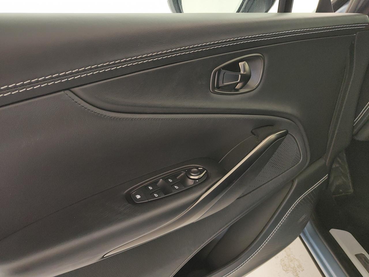 ASTON MARTIN DBX 4.0 auto