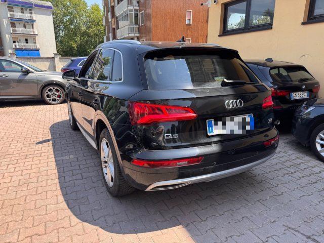 AUDI Q5 2.0 TDI quattro S tronic Business Sport