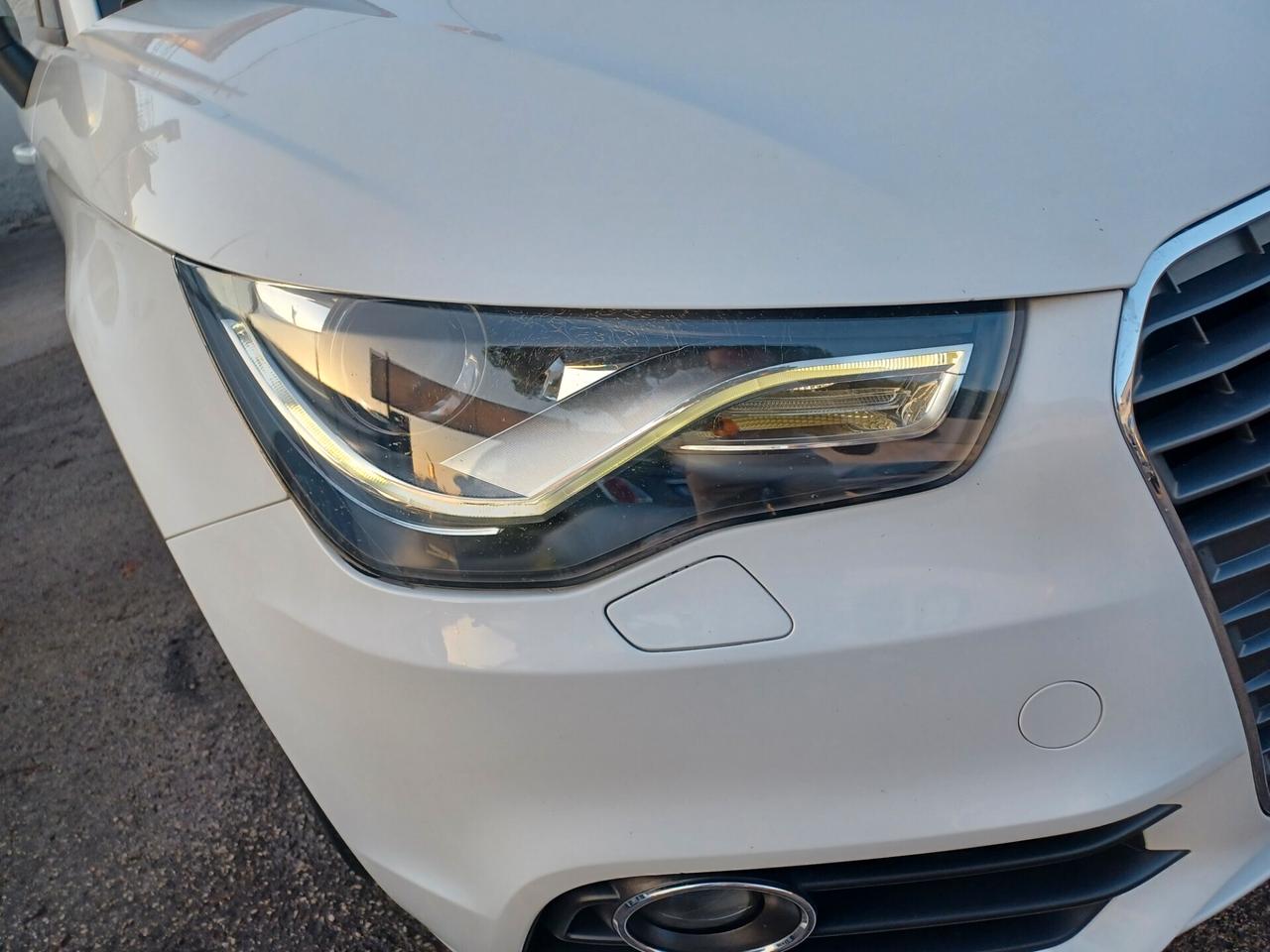 Audi A1 SPORTBACK 1.6 TDI S TRONIC LED BIXENO PDC