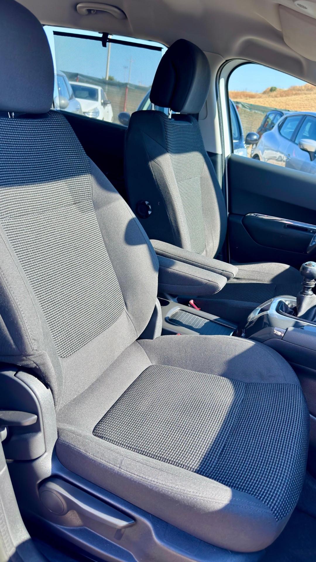 Peugeot 5008 1.6 HDi 115CV Allure