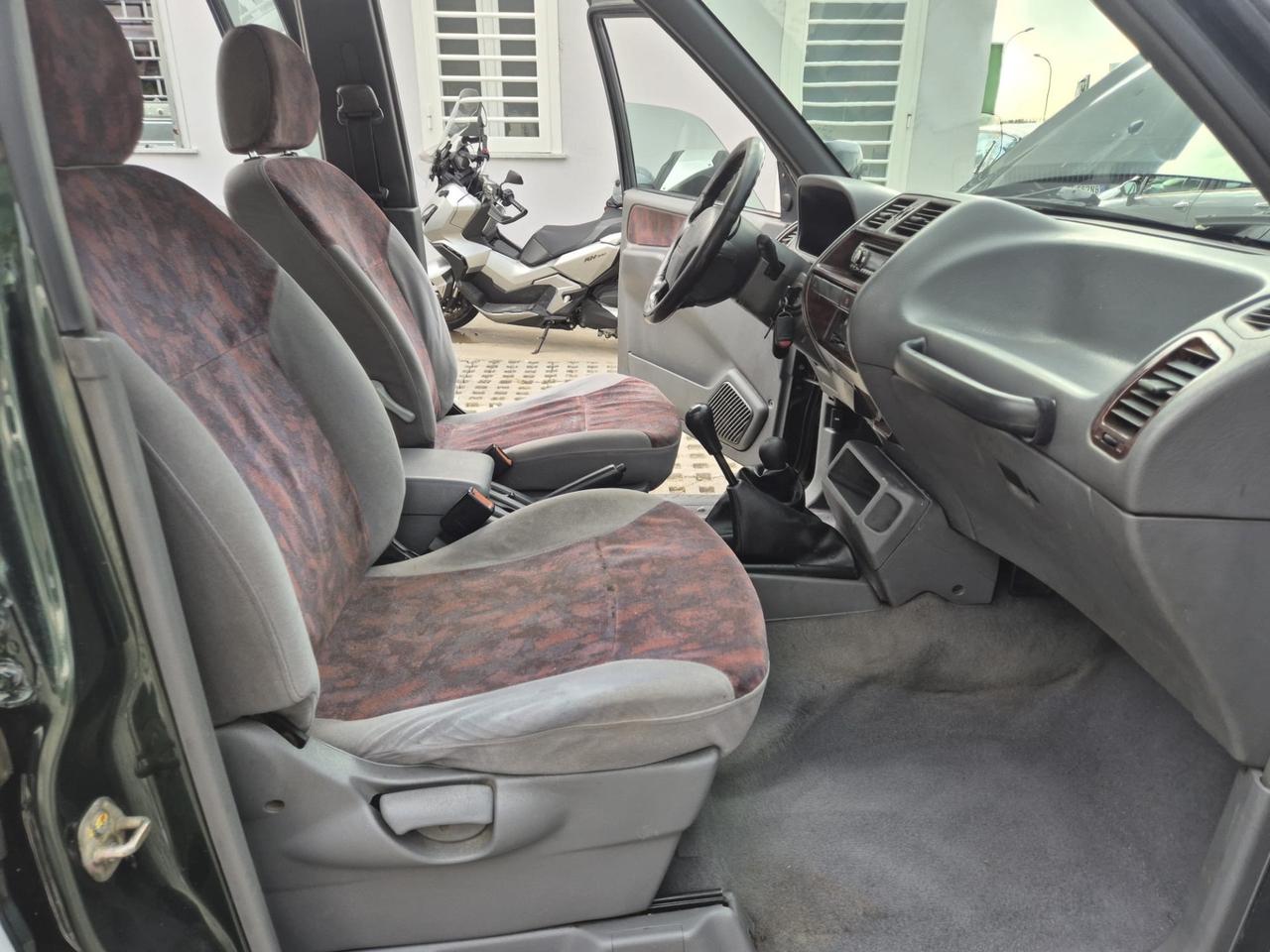 Nissan Terrano II 2.7 Tdi 5 porte SE 7 POSTI
