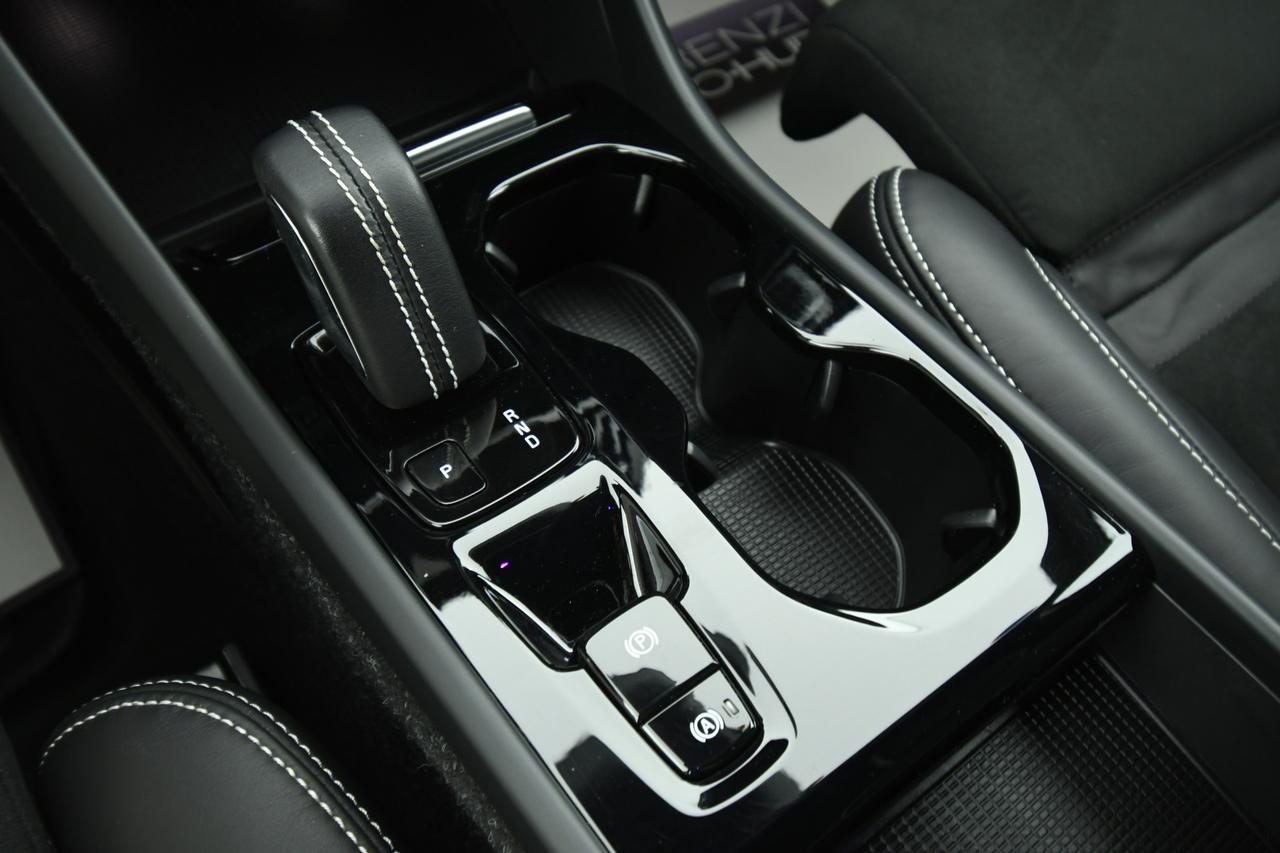 VOLVO XC40 1.5 t4 phev R-design auto my21 NEOPATENTATI+CAMERA