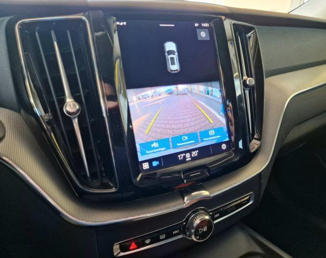 VOLVO XC60 B4 (d) AWD automatico Plus Dark