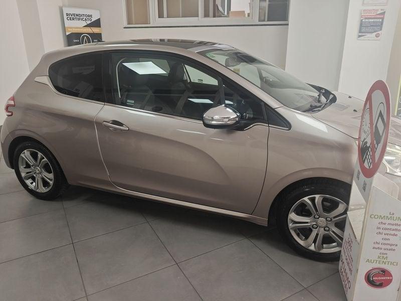 Peugeot 208 208 5p 1.4 hdi 8v ALLURE TETTO
