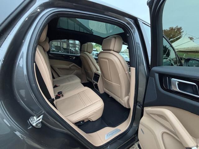 Porsche Cayenne Coupé 3.0 V6 E-Hybrid Platinum Edition 340CV