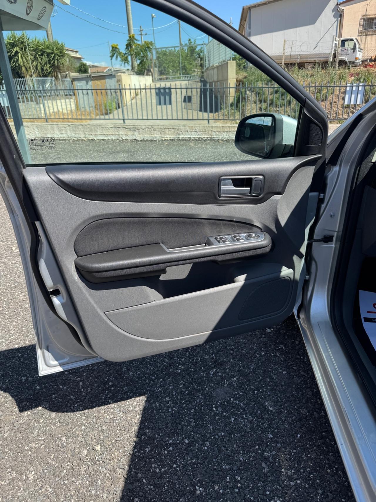 Ford Focus 1.6 TDCi (110CV) 5p. Tit. DPF