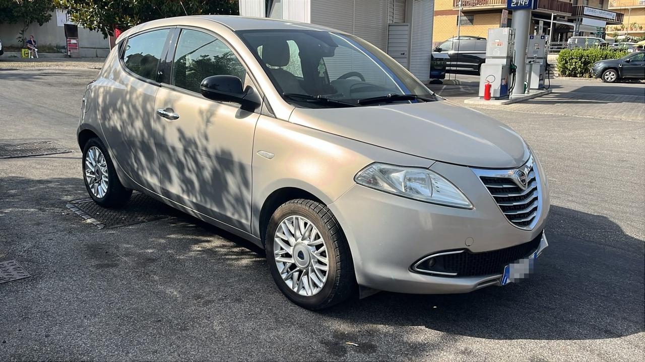 Lancia Ypsilon 0.9 TwinAir 85 CV 5 porte S&S DFN Platinum Cambio Automatico