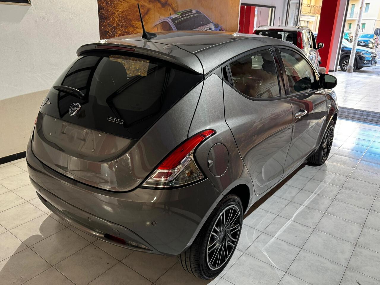 Lancia Ypsilon 1.0 FireFly 5 porte S&S Hybryd Gold