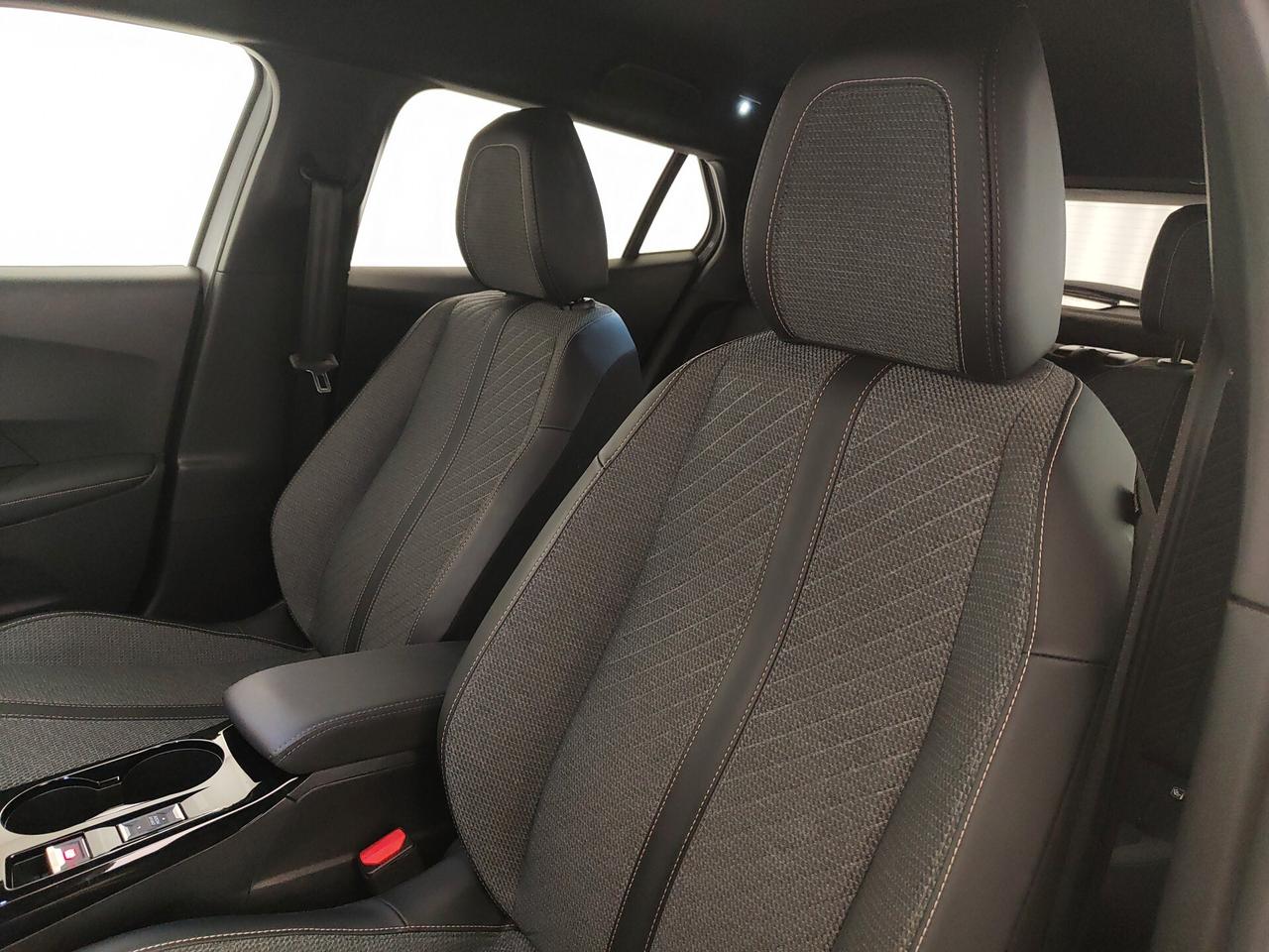 Peugeot 2008 PureTech 130 S&S EAT8 Allure