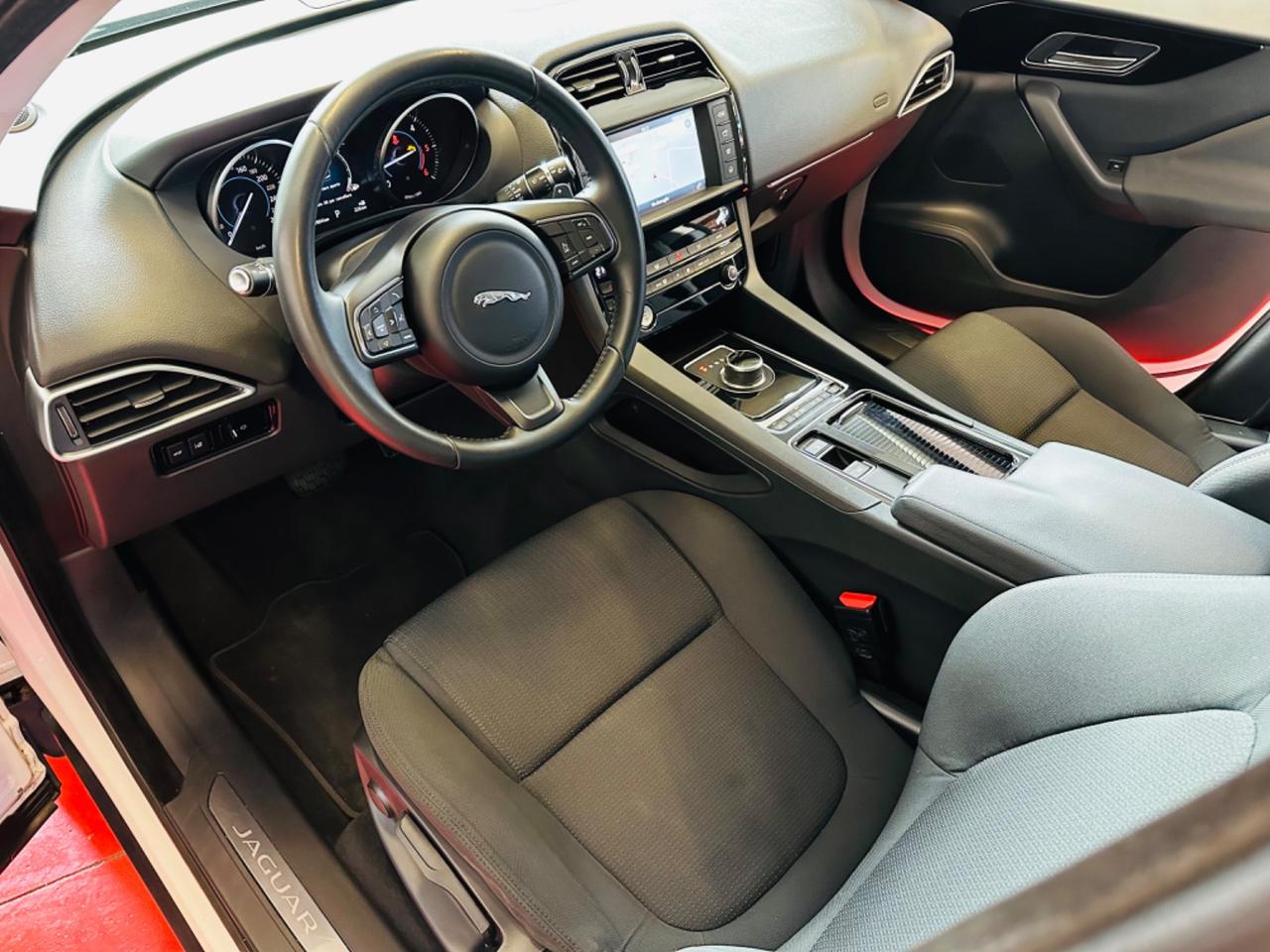 Jaguar F-Pace 2.0 D 180 CV 4x4 Sport