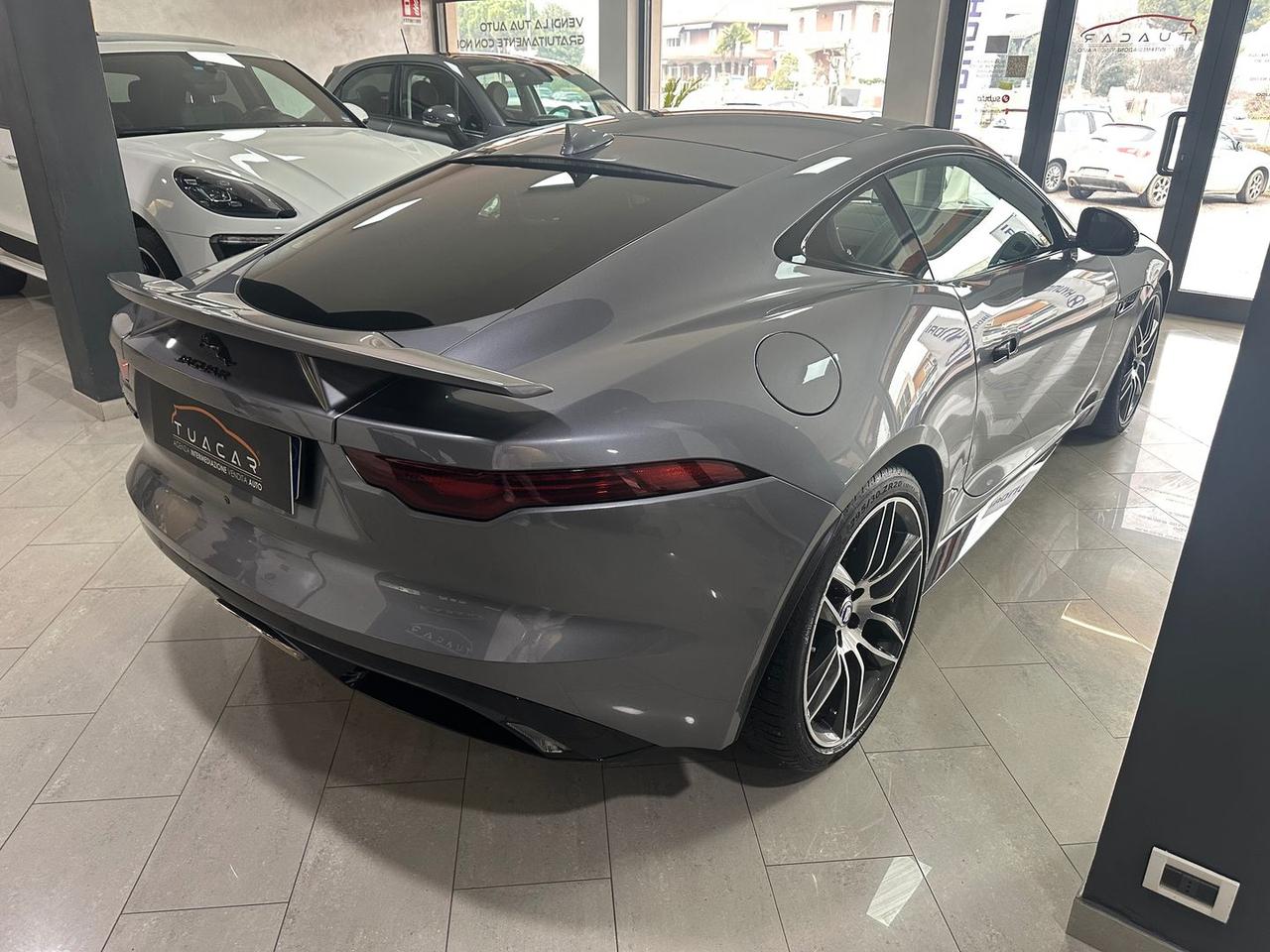 Jaguar F-Type R-Dynamic Black 2.0 P 300 Blac #8743
