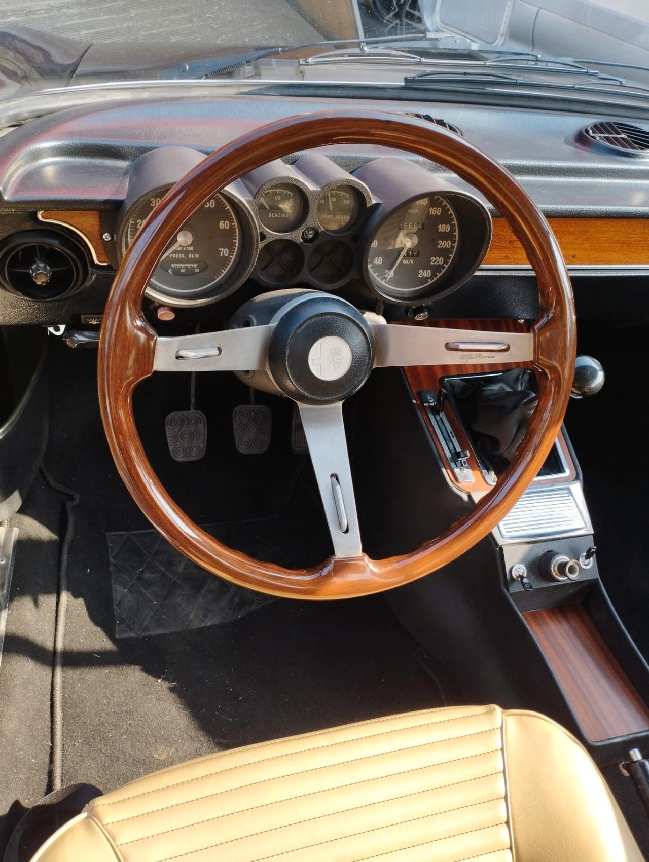 Alfa Romeo GT 1300 Unificata