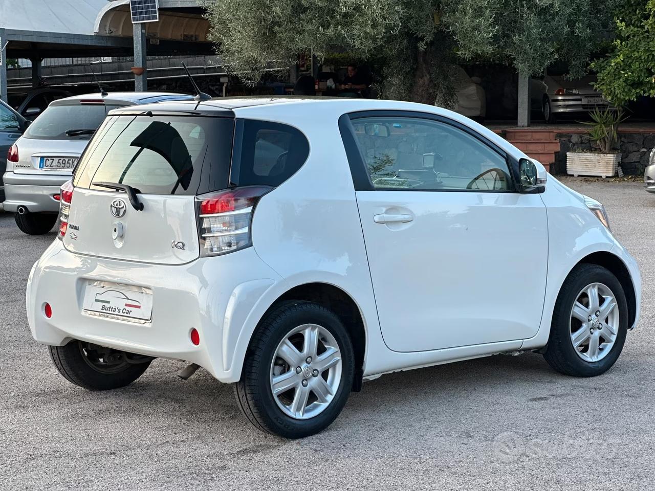 Toyota iQ 1.0 Lounge CVT 2012 Automatica