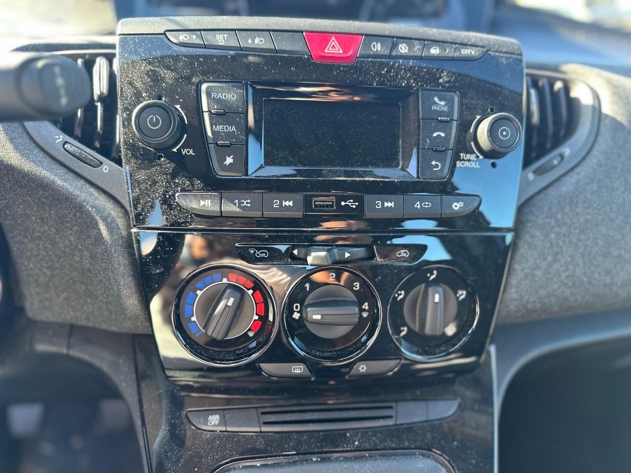 LANCIA Ypsilon III 2021 - Ypsilon 1.0 firefly hybrid Silver s&s 70cv