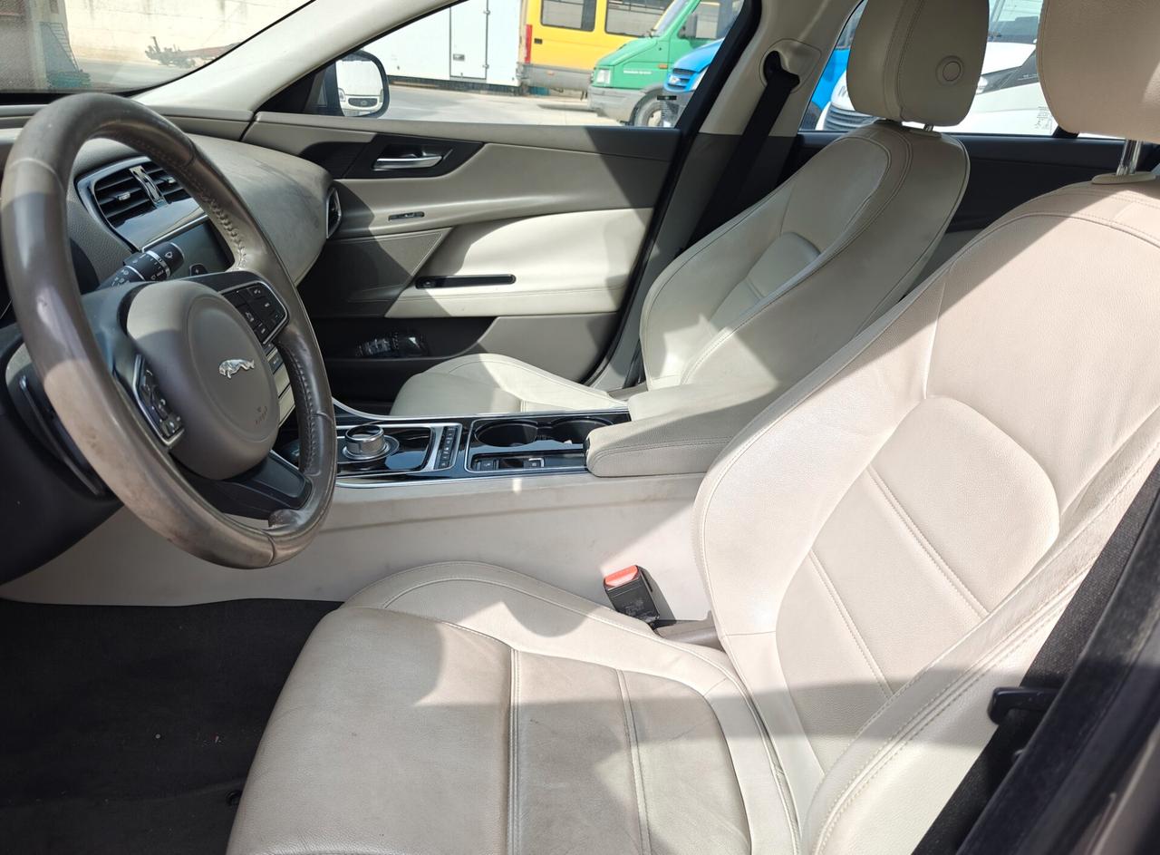 Jaguar XE 2.0 D Turbo 180CV aut. Portfolio (Avaria motore)