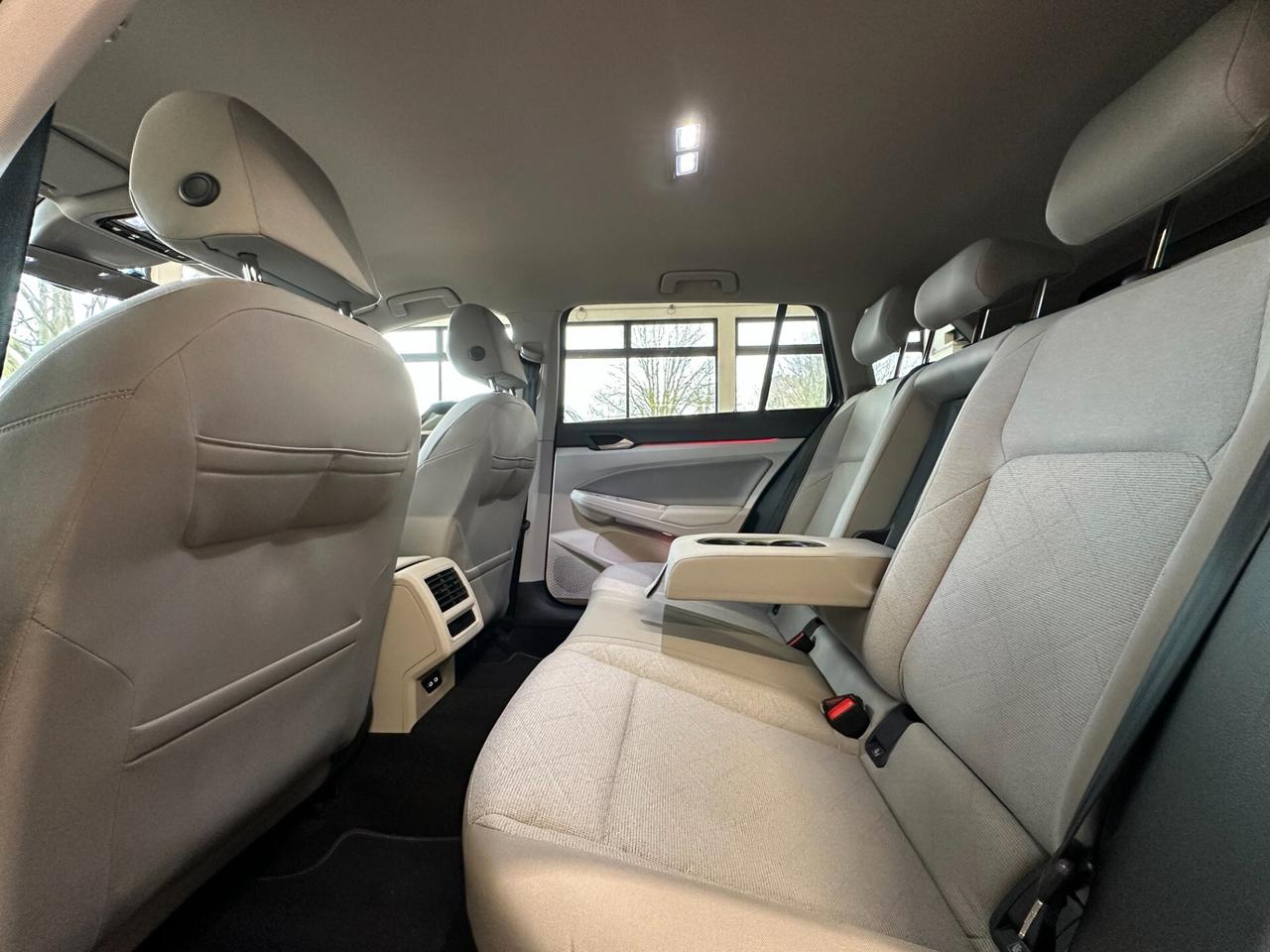 Volkswagen Golf Variant 2.0 tdi LIFE 115cv dsg LUCI AMB*CARPLAY*LED