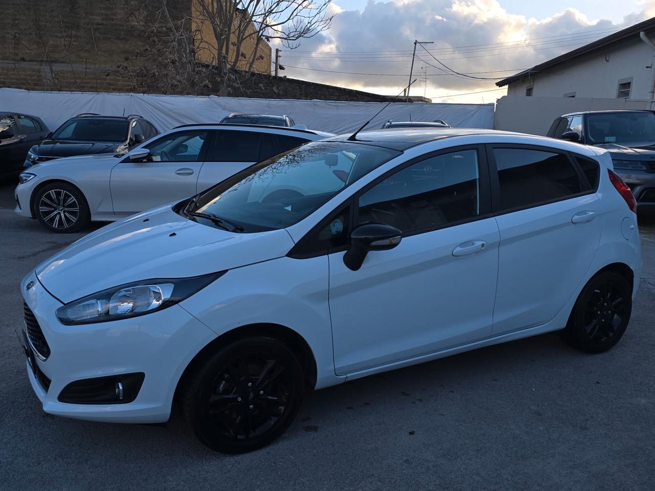 Ford Fiesta 1.5 TDCi Black & White 95 cv-2017