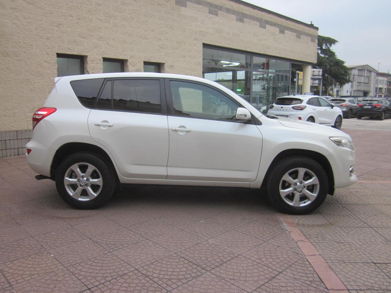 Toyota RAV 4 Crossover 2.2 D-4D 150 CV DPF Exclusive UNICOPRO