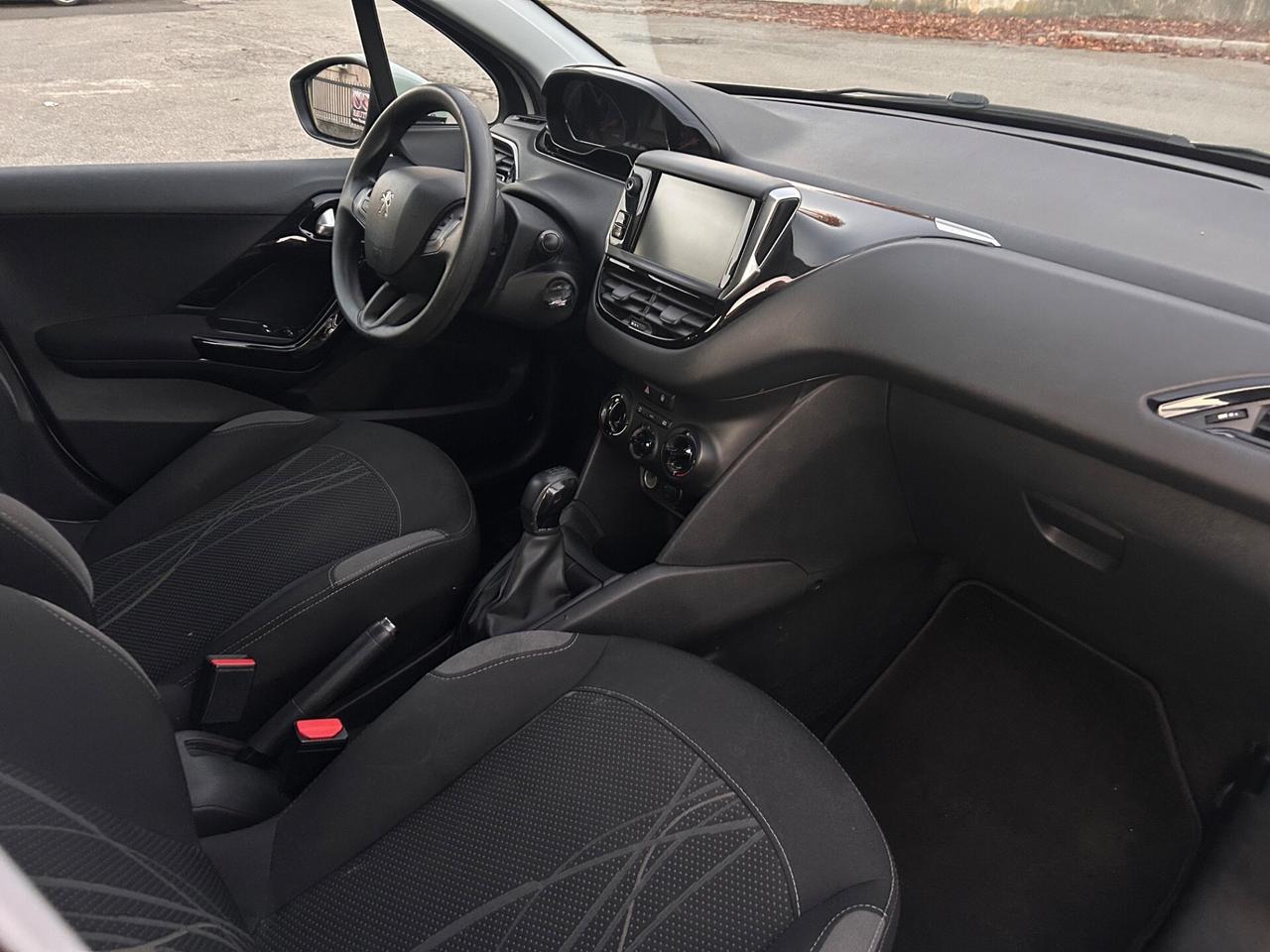 Peugeot 208 1000 benzina 86000 km neopatentati