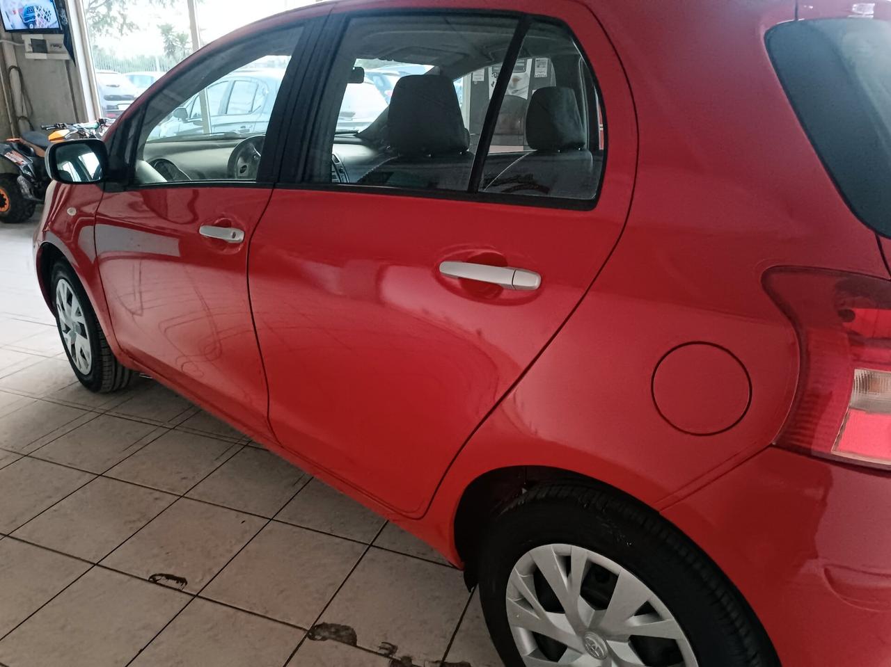 Toyota Yaris 1.0 5 porte Sol