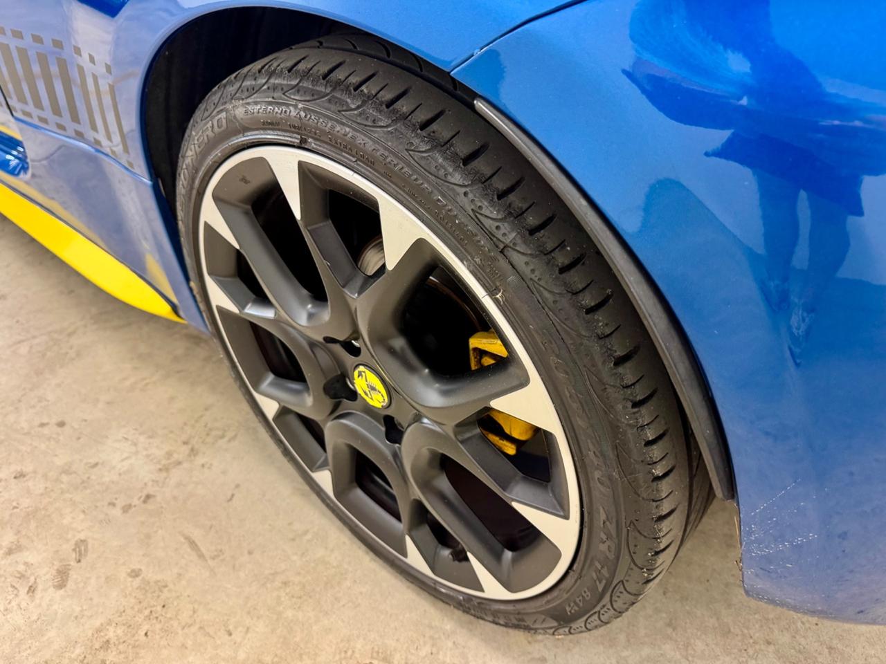 Abarth 500 C 1.4 Turbo T-Jet MTA Bicolore