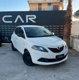 Lancia Ypsilon 1.0 FireFly 5 porte S&S Hybrid Ecochic Silver