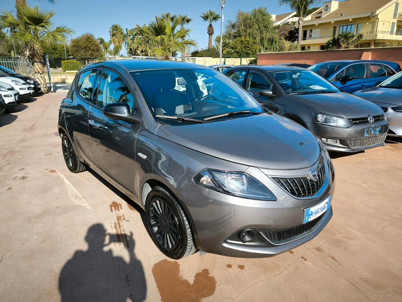 Lancia Ypsilon 1.0 FireFly 5 porte S&S Hybrid Ecochic Silver