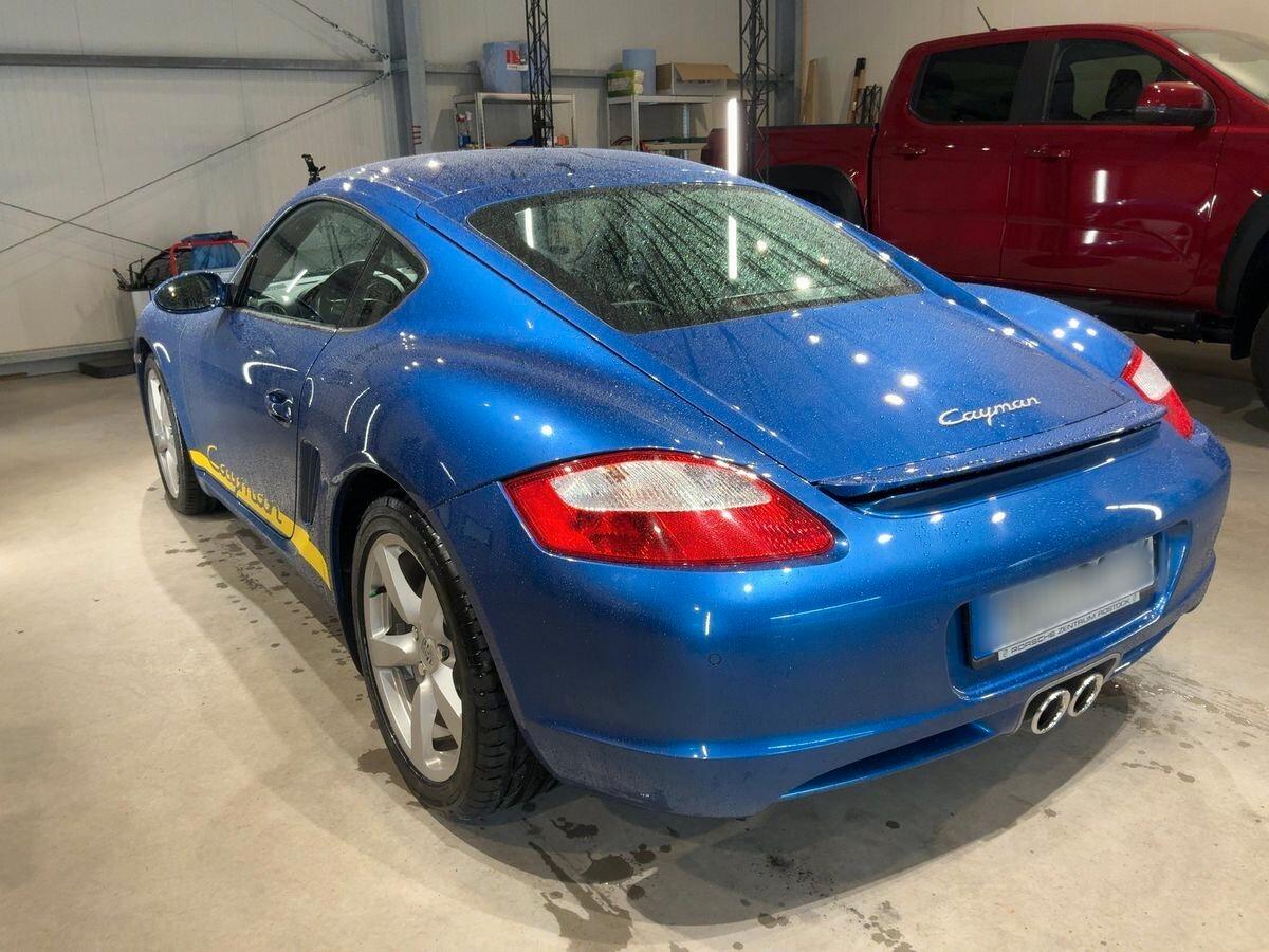Porsche Cayman 2.7