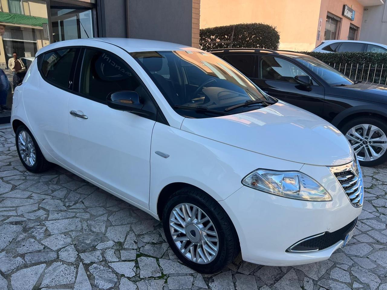 Lancia Ypsilon 1.2 69 CV 5 porte Gold * DISTRIBUZIONE FATTA * * GOMME NUOVE *