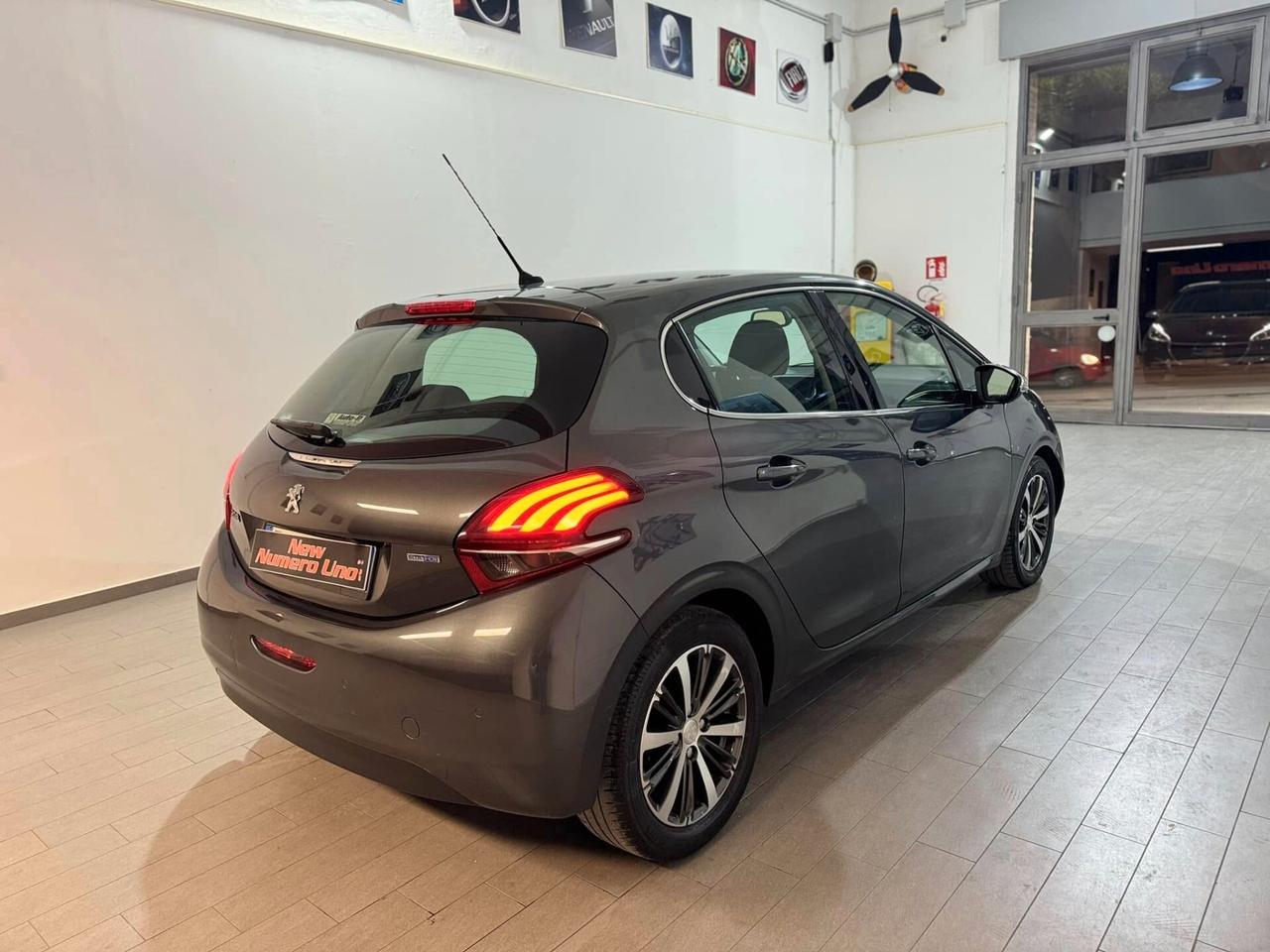 Peugeot 208 Peugeot 208 1.6 Bluehdi 75cv Allure 2015