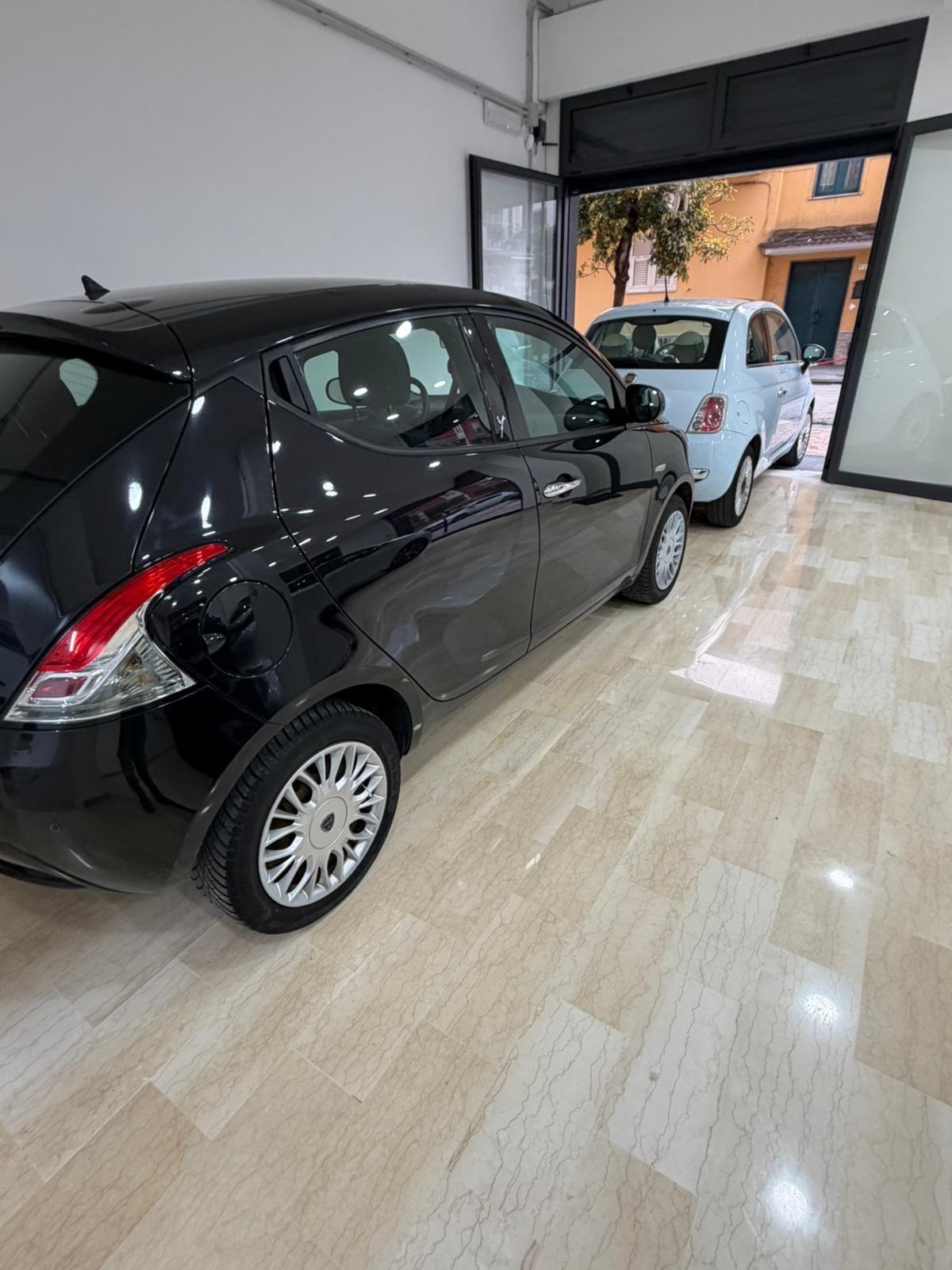 Lancia Ypsilon 1.2 69 CV 5 porte Silver
