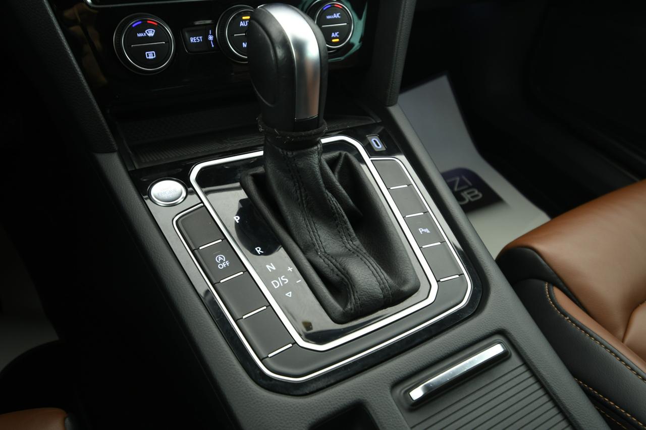 VOLKSWAGEN Passat Variant 2.0 tdi Executive 150cv dsg PELLE+ACC+APP CONNECT