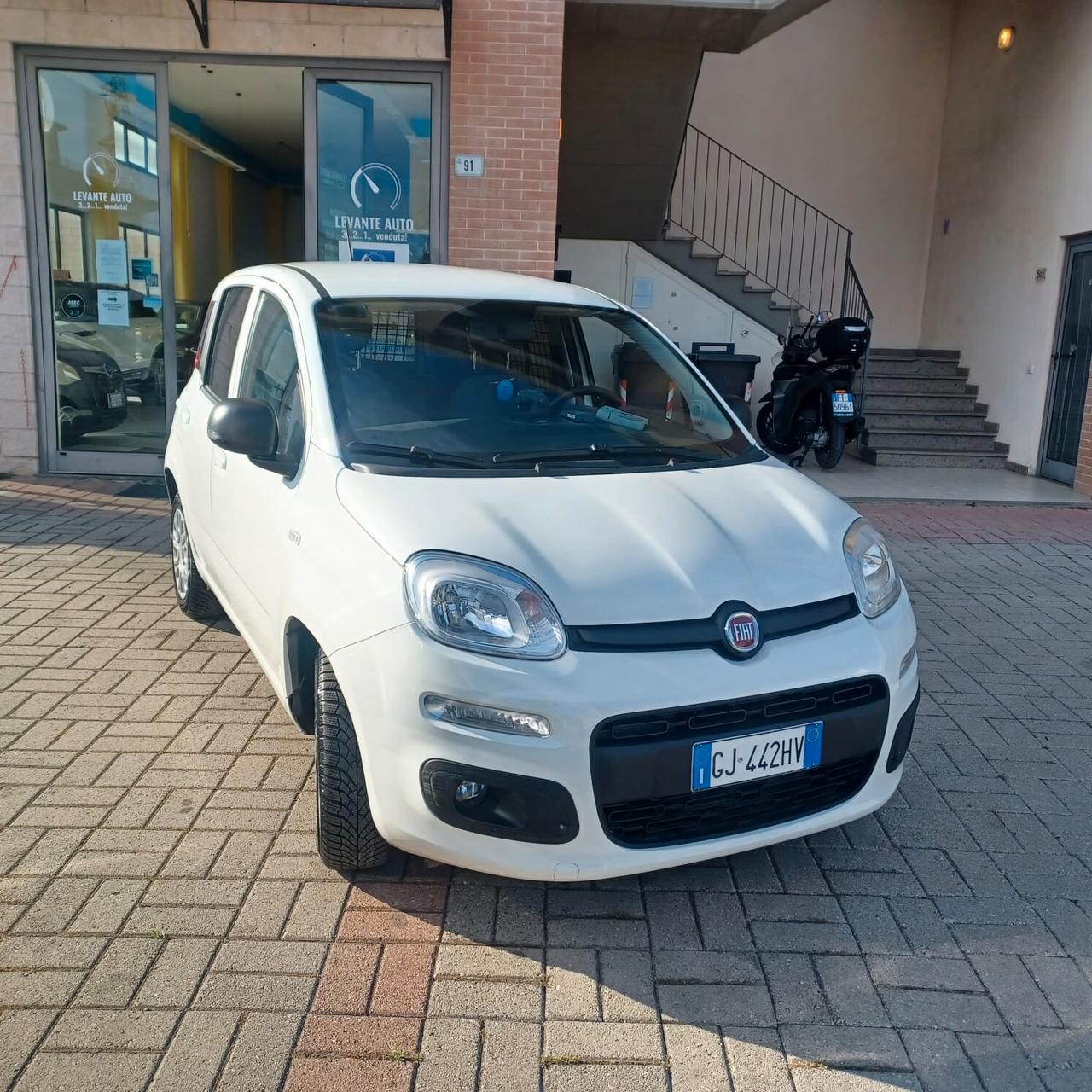 35188KM FIAT PANDA VAN 1.0 HYBRID IVA ESPOSTA