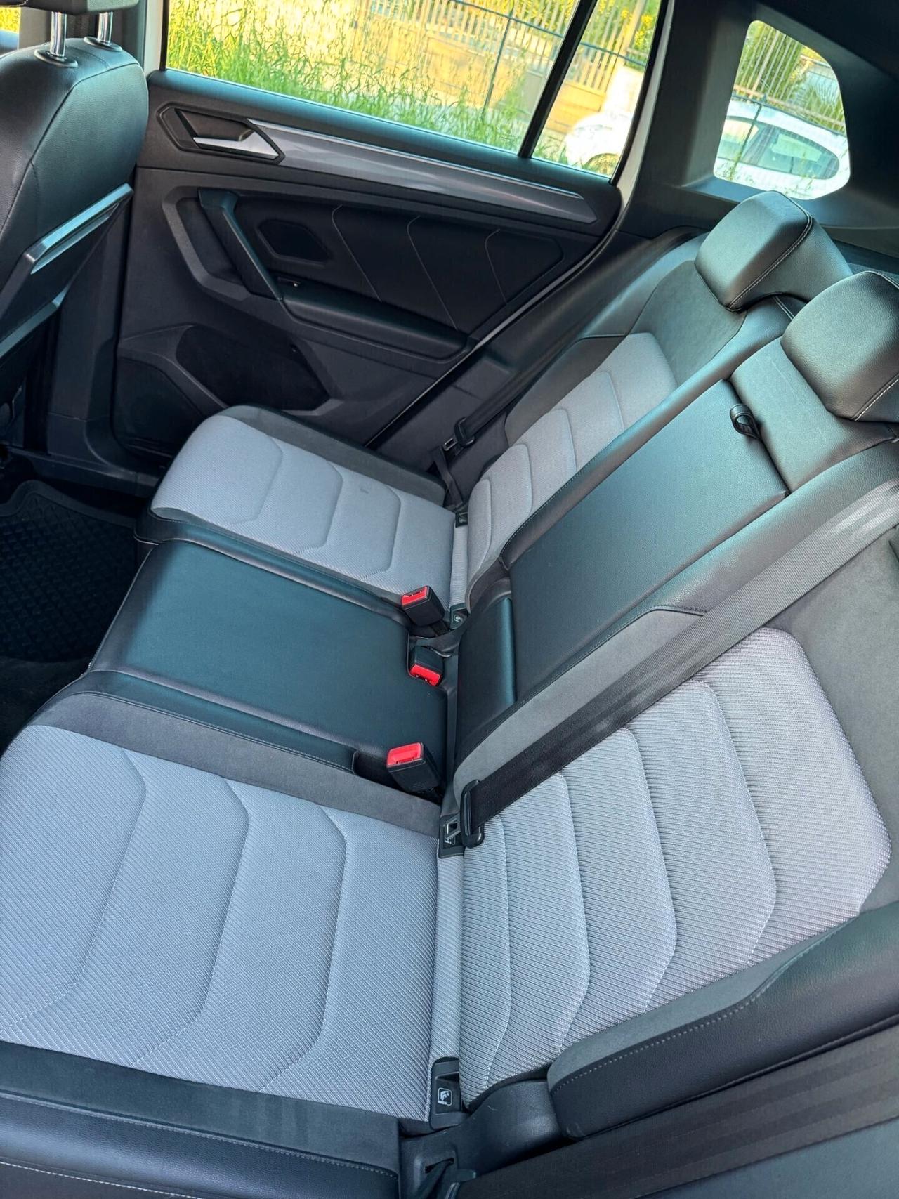 Volkswagen Tiguan 2.0 TDI SCR DSG 4MOTION Executive R-Line BMT