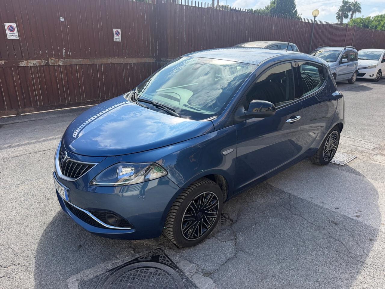 Lancia Ypsilon 1.0 FireFly 5 porte S&S Hybrid Alberta Ferretti