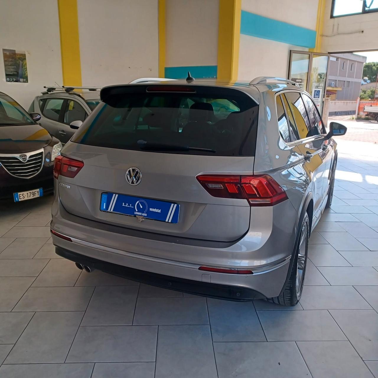 63.000 KM TAGLIANDI UFFICIALI TIGUAN R-LINE 1.6 TDI FULL OPTIONL