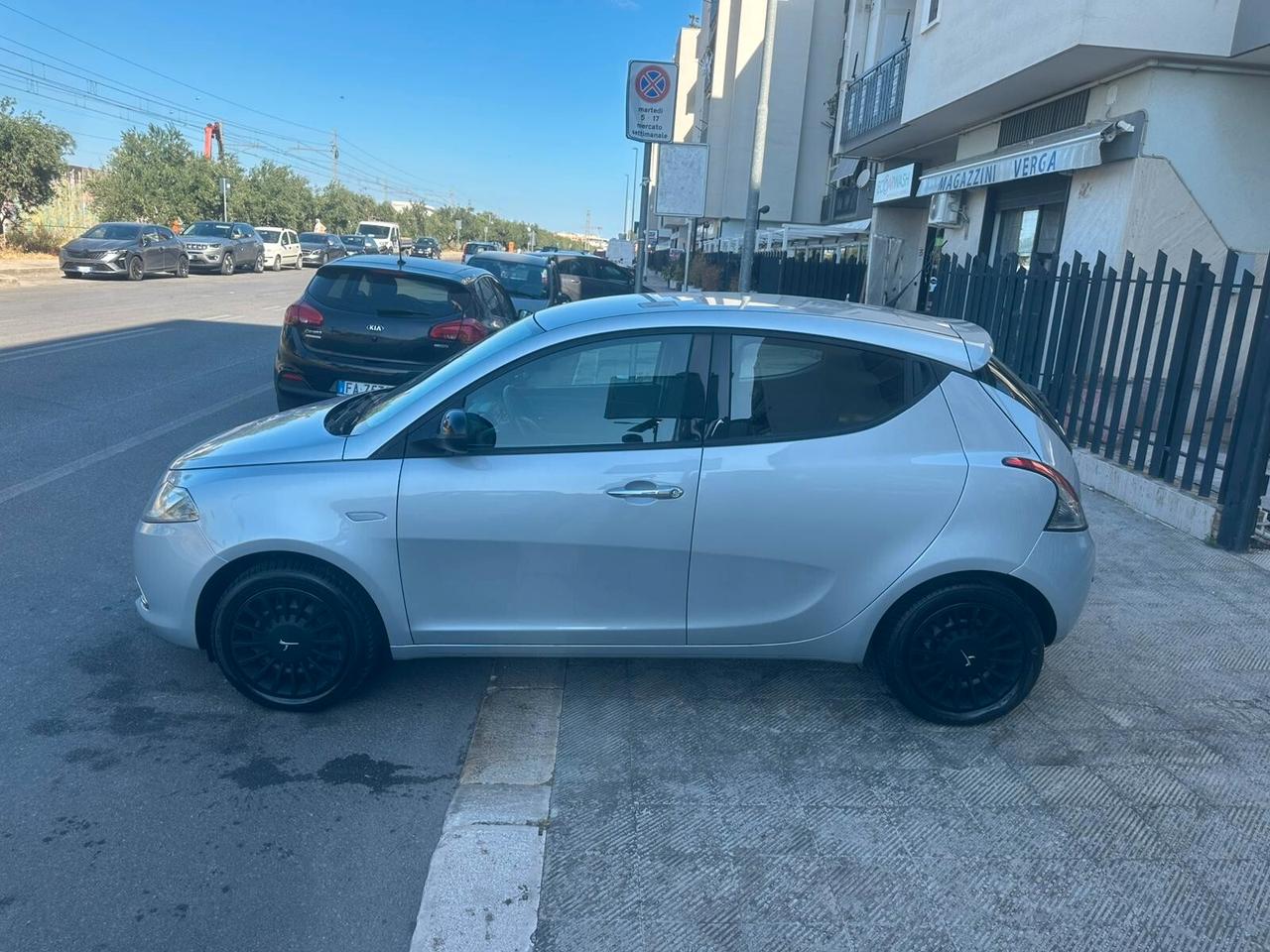 Lancia Ypsilon 1.2 69 CV Silver GPL